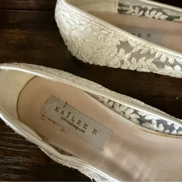 Kailee P White Lace Flat Women’s Shoes Wedding Bridal Shower Bride Neutral - Picture 3 of 5